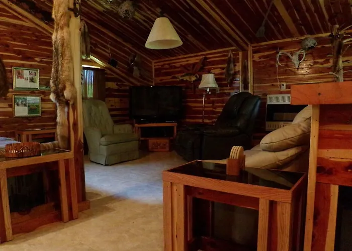 Cedar Cabin Located On A Buffalo Farm